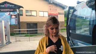 Наслаждайтесь Eva Elfie Spreads in Gondola Lift for Adam - порно видео на ONE-PORN.COM