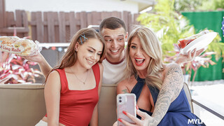 Наслаждайтесь Selena Love’s Red, White, and Blue Wiener Ride - порно видео на ONE-PORN.COM
