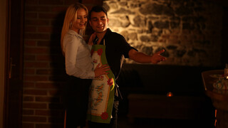 Наслаждайтесь Cayla Lyons MILF Shows Nick Vargas The Perfect Husband Skills - порно видео на ONE-PORN.COM