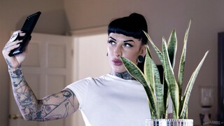 Наслаждайтесь Rocky Emerson & Jessie Lee’s Lesbian Tattoo Ass Worship - порно видео на ONE-PORN.COM