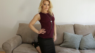Наслаждайтесь Super Skinny Blonde Chloe Cherry Gets Fucked POV - Mom Walks In - порно видео на ONE-PORN.COM
