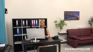 Наслаждайтесь Blonde Office Slut Nikky Dream Loves Deep Throating - порно видео на ONE-PORN.COM