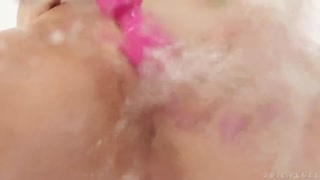 Наслаждайтесь Skylar Snow’s Intense Facial & Squirting Orgasm - порно видео на ONE-PORN.COM