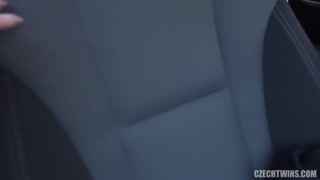 Наслаждайтесь European Brunette Twins Take Anal Together - порно видео на ONE-PORN.COM