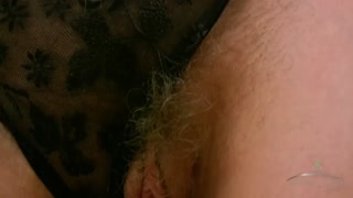 Наслаждайтесь Trish the blonde MILF with a thick bush masturbates - порно видео на ONE-PORN.COM