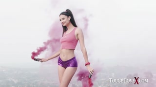 Наслаждайтесь Eliza Ibarra Brunette Smokes & Gets Facial Finish - порно видео на ONE-PORN.COM