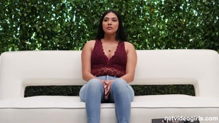 Наслаждайтесь NVG Casting - Young Latina Layloni Gets Tested - порно видео на ONE-PORN.COM