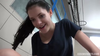 Наслаждайтесь Hot Brunette in Czech Streets 107 - порно видео на ONE-PORN.COM