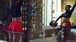 Наслаждайтесь Cheerleader Liza Rowe Sucks and Fucks - порно видео на ONE-PORN.COM