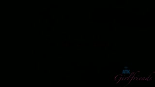 Наслаждайтесь Amateur Ember Stone squirts while taking a deep creampie - порно видео на ONE-PORN.COM
