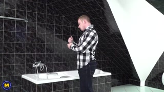 Наслаждайтесь Ryanne the Cougar Teases Toy Boy in Shower - Hardcore Fun - порно видео на ONE-PORN.COM