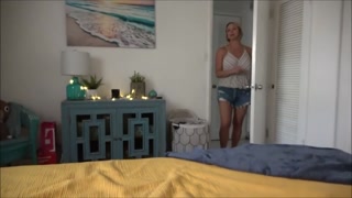 Наслаждайтесь MILF Brianna Beach Fucks Stepson in Steamy Beach Scene - порно видео на ONE-PORN.COM