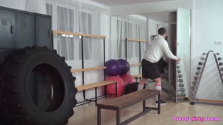 Наслаждайтесь Blonde teen with full pink nips enjoys gym hardcore - порно видео на ONE-PORN.COM