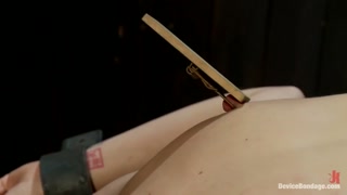 Наслаждайтесь Dylan Ryan makes blonde scream with nipple torture and hard squirt - порно видео на ONE-PORN.COM