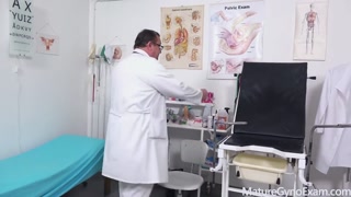 Наслаждайтесь Blonde Kathy White’s Gyno Exam and Toy Fun - порно видео на ONE-PORN.COM