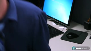 Наслаждайтесь Lauren Taylor Gets Dominated by Boss in Office Scene - порно видео на ONE-PORN.COM