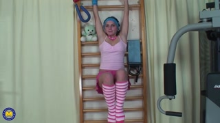 Наслаждайтесь Older gym beast fucks teen hard - порно видео на ONE-PORN.COM