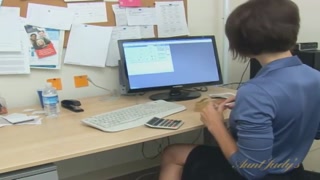 Наслаждайтесь Office slut Jami Kenney takes cock - порно видео на ONE-PORN.COM