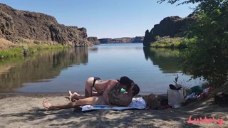 Наслаждайтесь Mermaid in the USA: Storm Gives Rey a Wet Blowjob on the Beach - порно видео на ONE-PORN.COM