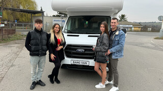 Наслаждайтесь Olivia Sparkle, Jennifer Mendez, Charlie Dean: Outdoor BangVan Hookup With Oral and Hardcore - порно видео на ONE-PORN.COM