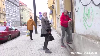 Наслаждайтесь Tattooed Blonde Gets Fucked by Stranger - порно видео на ONE-PORN.COM