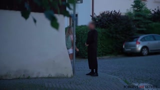 Наслаждайтесь Priest And Blonde Taboo Deepthroat Session - порно видео на ONE-PORN.COM