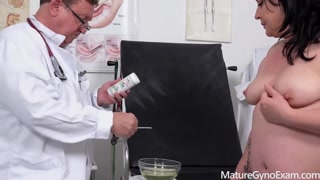 Наслаждайтесь Hot Brunette Jolly Jay in Wild Medical Sex Session - порно видео на ONE-PORN.COM