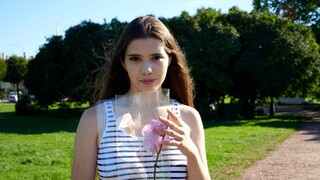 Наслаждайтесь European Lesbians Fingering in the Park - порно видео на ONE-PORN.COM