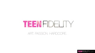 Наслаждайтесь Barely legal Luxe takes her first load - порно видео на ONE-PORN.COM