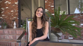 Наслаждайтесь Slut Tears: Arielle Faye's First Hardcore Anal - порно видео на ONE-PORN.COM