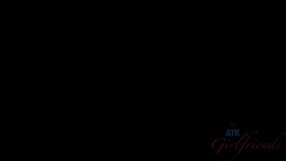 Наслаждайтесь Brunette Sami Parker Amateur Fingering Session - порно видео на ONE-PORN.COM