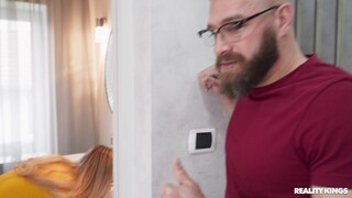 Наслаждайтесь Blonde and Athletic Merida Sat's Full Monty - порно видео на ONE-PORN.COM