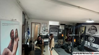 Наслаждайтесь Gym Sex with Emiri Momota and Lucas - порно видео на ONE-PORN.COM