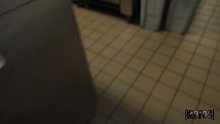 Наслаждайтесь Blowjob for James Angel's Pizza Boy - порно видео на ONE-PORN.COM