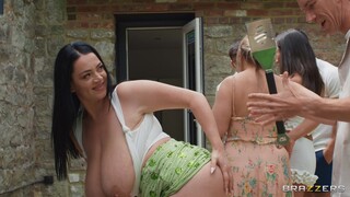 Наслаждайтесь Couples BBQ Fantasy - порно видео на ONE-PORN.COM