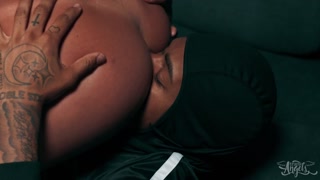Наслаждайтесь Short Hair Shemale Sits on Face - порно видео на ONE-PORN.COM