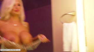 Наслаждайтесь Blonde in Hosiery Gets Fucked in Hotel Room - порно видео на ONE-PORN.COM