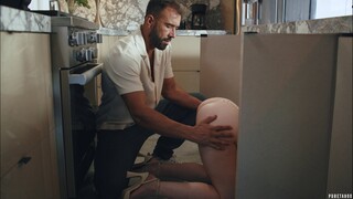 Наслаждайтесь Sinking Into My Stepdad's Big Ass - порно видео на ONE-PORN.COM