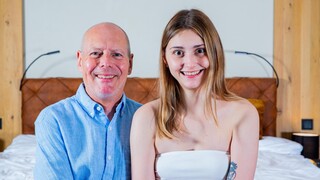 Наслаждайтесь Funky Town Gives Richard Rogers a Massage - порно видео на ONE-PORN.COM