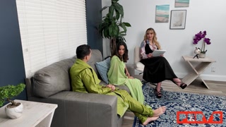 Наслаждайтесь Latina Stepsister's Sexual Awakening with Brother - порно видео на ONE-PORN.COM