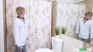 Наслаждайтесь Spanking and Spit: My Bratty Roommate's Rent Plan - порно видео на ONE-PORN.COM