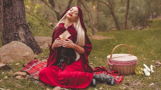 Наслаждайтесь Elsa Jean's Tattooed Body in Red Rider XXX - порно видео на ONE-PORN.COM