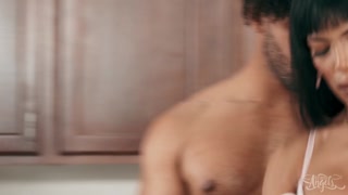 Наслаждайтесь Interracial Kitchen Sex With Lola Morena - порно видео на ONE-PORN.COM