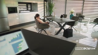 Наслаждайтесь Sophie Weber's Office Shenanigans - порно видео на ONE-PORN.COM