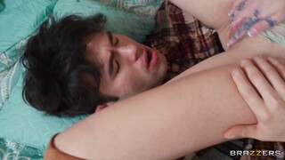 Наслаждайтесь Deepthroat Fucking with a Big Cock & Cumshot - порно видео на ONE-PORN.COM