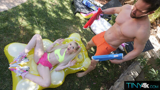 Наслаждайтесь Squirt Gun Mayhem with Sam Shock - порно видео на ONE-PORN.COM