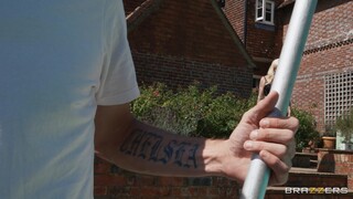 Tattooed Chloe Savage Fucks Pool Boy Danny D - наслаждайся лучшим порно на ONE-PORN.COM