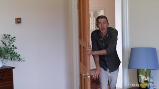 Наслаждайтесь Big Tits Ivy's Anal Fantasy - порно видео на ONE-PORN.COM