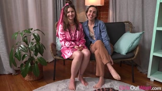 Наслаждайтесь Olive G & Sophia Rose: Unfiltered and Hairy - порно видео на ONE-PORN.COM