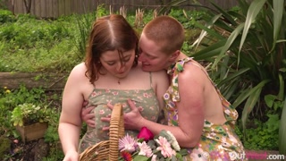 Наслаждайтесь Hairy Lesbian Fun - Emberly and Fox - порно видео на ONE-PORN.COM
